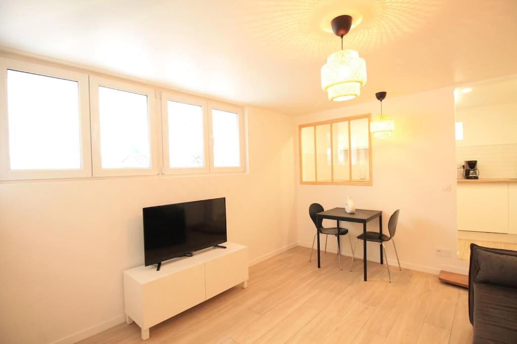Disponible - Entier Renove - Canape Lit Emma - Rerb, 5mn Paris - 2 Pers - Parking Rue Gratuit - Equipe - 1er Etage - 3 Arcueil