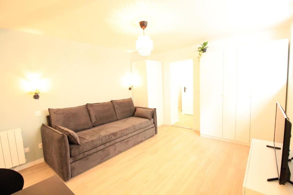 Disponible - Entier Renove - Canape Lit Emma - Rerb, 5mn Paris - 2 Pers - Parking Rue Gratuit - Equipe - 1er Etage - 3 Apartment