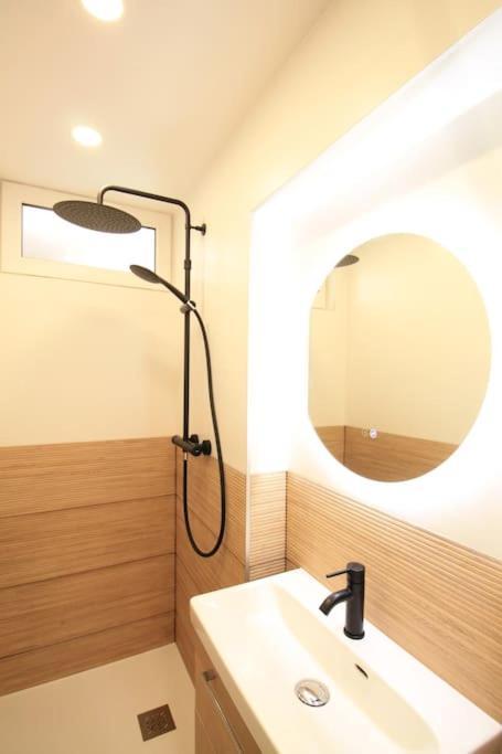 Disponible - Entier Renove - Canape Lit Emma - Rerb, 5mn Paris - 2 Pers - Parking Rue Gratuit - Equipe - 1er Etage - 3 Arcueil