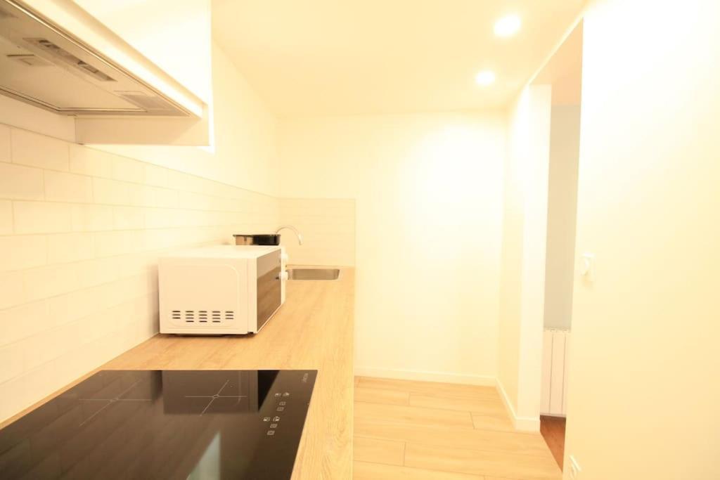 Apartment Disponible - Entier Renove - Canape Lit Emma - Rerb, 5mn Paris - 2 Pers - Parking Rue Gratuit - Equipe - 1er Etage - 3