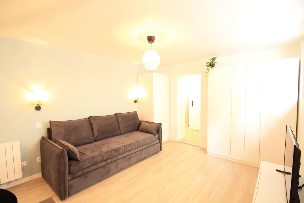 Disponible - Entier Renove - Canape Lit Emma - Rerb, 5mn Paris - 2 Pers - Parking Rue Gratuit - Equipe - 1er Etage - 3 Apartment *