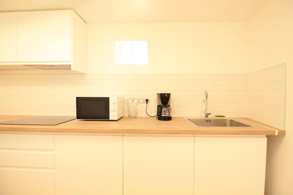 Apartment Disponible - Entier Renove - Canape Lit Emma - Rerb, 5mn Paris - 2 Pers - Parking Rue Gratuit - Equipe - 1er Etage - 3 *